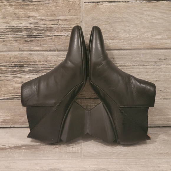 Unique Asymmetric United Nude Leather Heel Ankle Boots - Picture 5 of 14